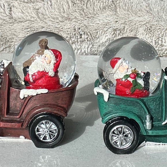 Green or Red Christmas globes - Santa - Picture 4 of 6